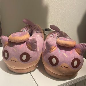 Aphmau Doughnut kitty slippers